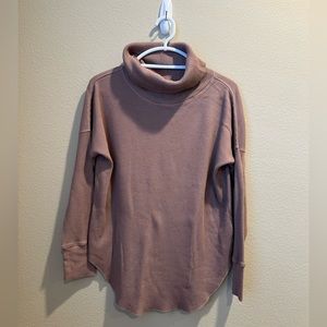 Aritzia babaton turtle neck. Burnt pink/beige